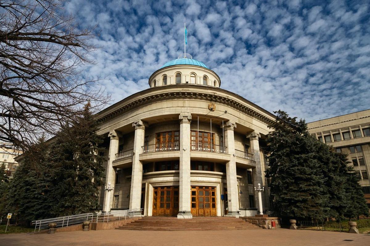 Nadezhda Apartments On Nauryzbai Batyr 37 Near The Arbat Алматы Экстерьер фото