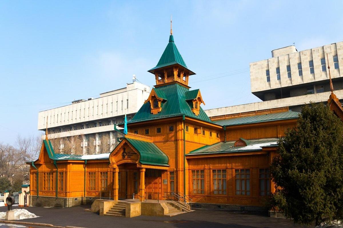 Nadezhda Apartments On Nauryzbai Batyr 37 Near The Arbat Алматы Экстерьер фото